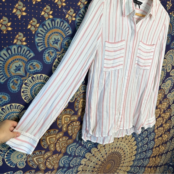 🦋5/20$🦋 striped stretchy button up shirt - Picture 5 of 8